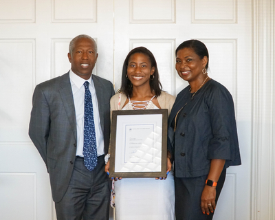 katie alerte with parents